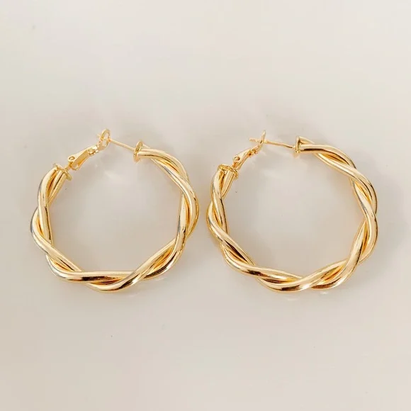 🎉HP🎉Twisted Rope Hoop Earring | 24k Gold Plated - Picture 2 of 8
